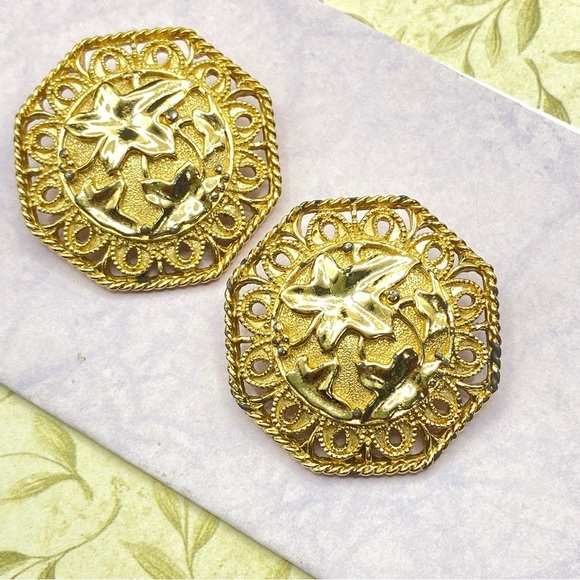 AVON Barrera Gold Tone Leaves Clip-on Earrings Jose Maria Barrera For AVON 1989 - Picture 10 of 10